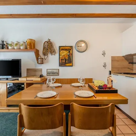 Des Lacs Near Des Gaillands Balcony & Views - Happy Apartament