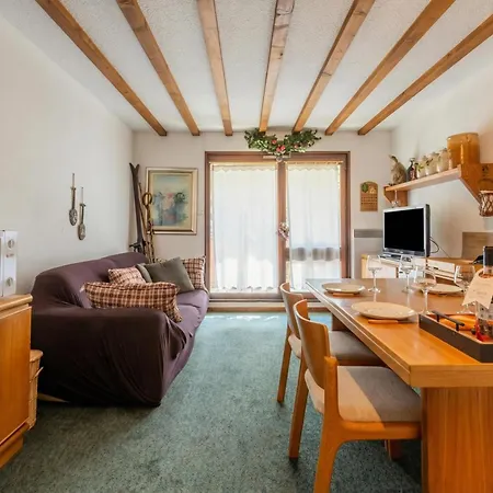 Des Lacs Near Des Gaillands Balcony & Views - Happy Apartament *