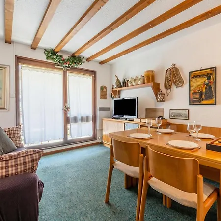 Des Lacs Near Des Gaillands Balcony & Views - Happy Apartament *