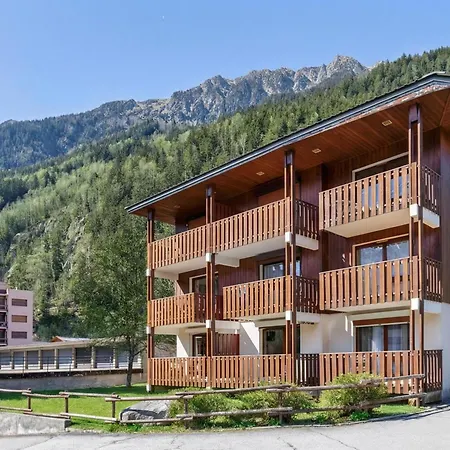 Des Lacs Near Des Gaillands Balcony & Views - Happy * Chamonix