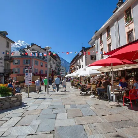 Des Lacs Near Des Gaillands Balcony & Views - Happy Apartament