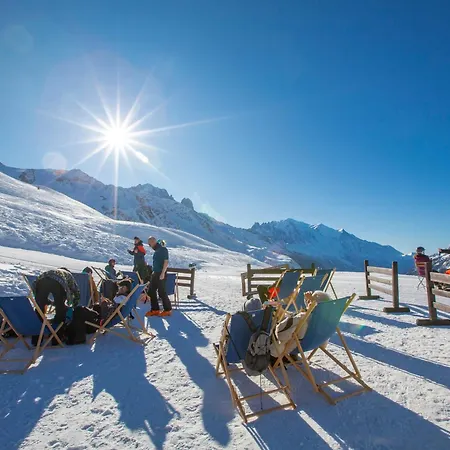 Des Lacs Near Des Gaillands Balcony & Views - Happy Apartament Chamonix