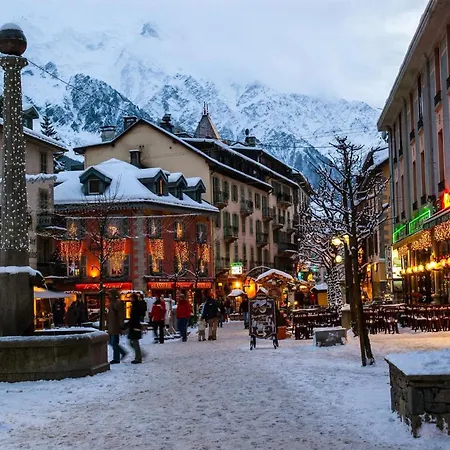 Des Lacs Near Des Gaillands Balcony & Views - Happy Chamonix